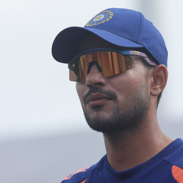 বোলিং বিপর্যয়ে হাতছাড়া নিয়ন্ত্রণ, ফলো-অন করিয়েও বেকায়দায় ভারত
