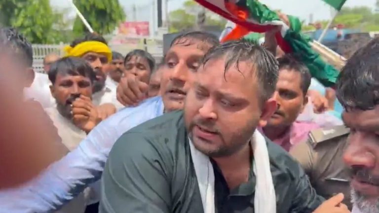 আরজেডির রাজভবন অভিযান ঘিরে পাটনায় রনক্ষেত্র, তেজস্বী যাদব আটক