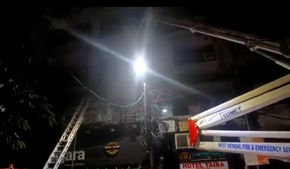 মৃত্যুর মুখ থেকে ফিরেও আতঙ্কিত আবাসিকরা !