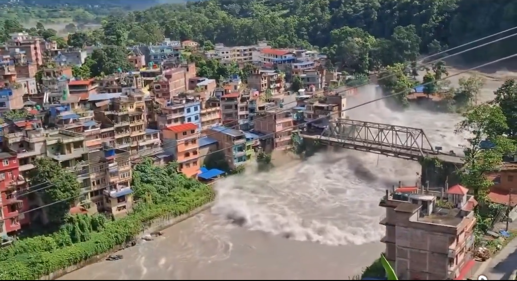 হড়পা বানের গ্রাসে নেপালে একাধিক গ্রাম ও প্রকল্প এলাকা নিশ্চিহ্ন, বহু হতাহতের আশঙ্কা