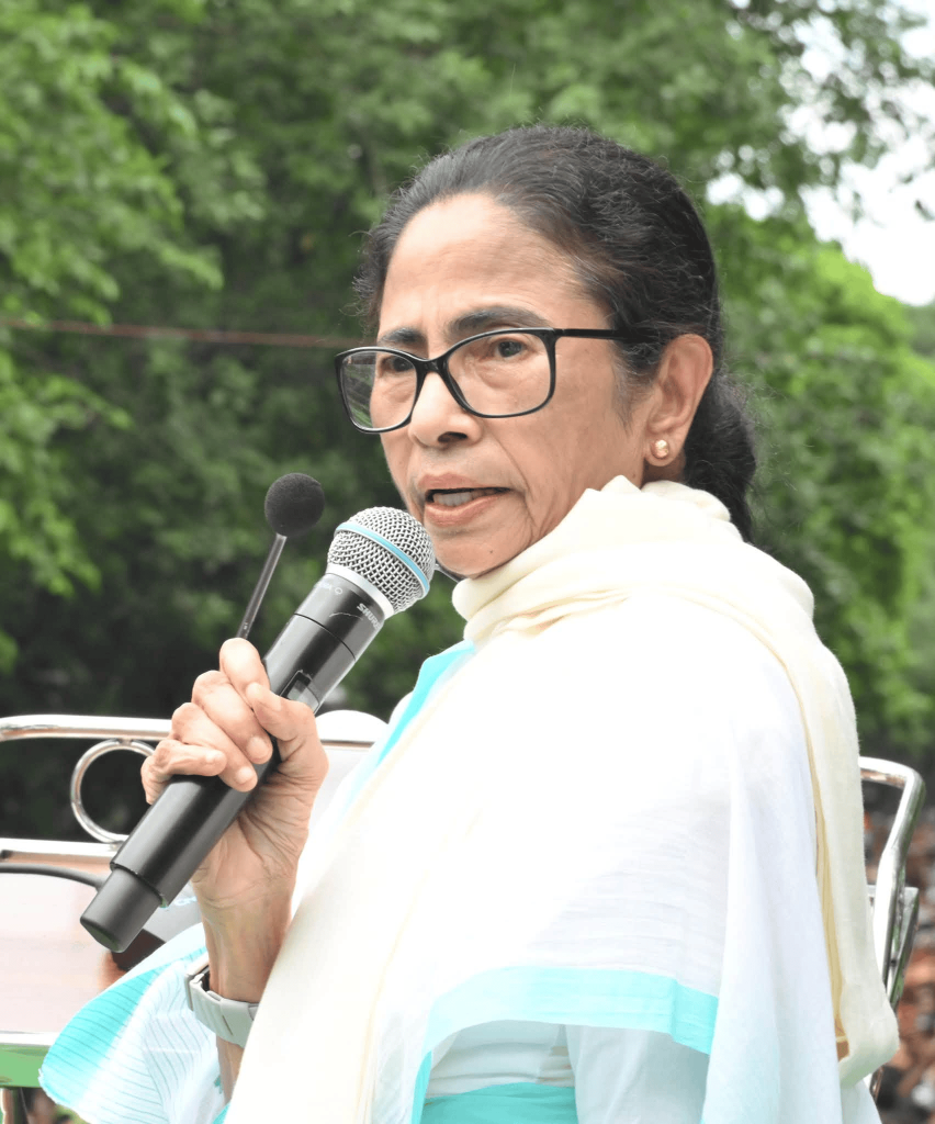 পার্ক স্ট্রিটের ঘটনায় মর্মাহত, অন্নপূর্ণা থেকে যাদবপুর  মমতার তোপে বিজেপি !