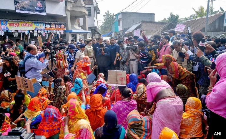 ভোট-পরবর্তী হিংসার, সন্দেশখালিতে মাটি খুঁড়ে উদ্ধার নিহত বিজেপি কর্মীর কঙ্কাল