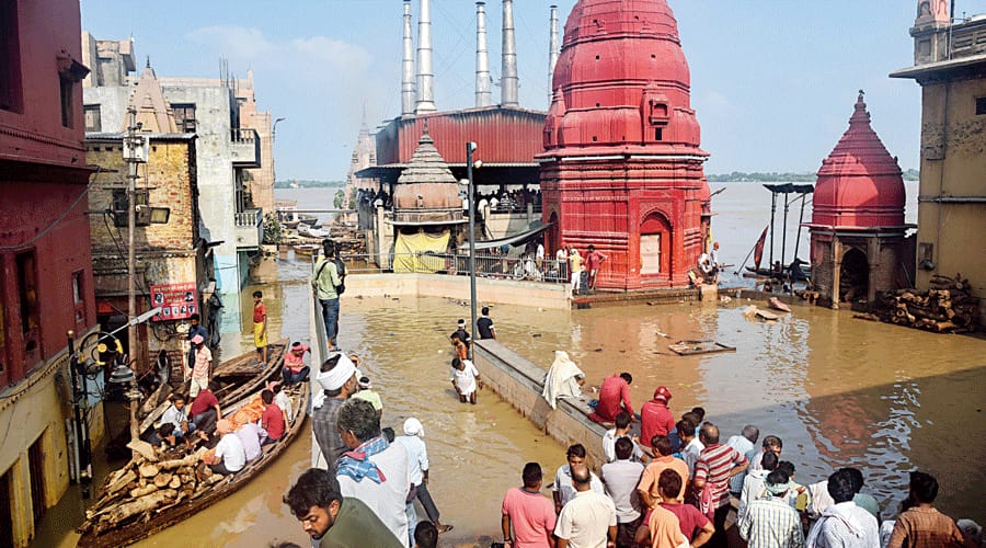 ভারী বর্ষায় বিপর্যস্ত উত্তর ভারত, বন্যার আশঙ্কায় একাধিক রাজ্য