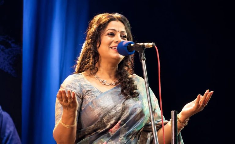 কবিতার আঙিনায় নতুন আঙ্গিকে ছন্দার ছন্দের দোলা