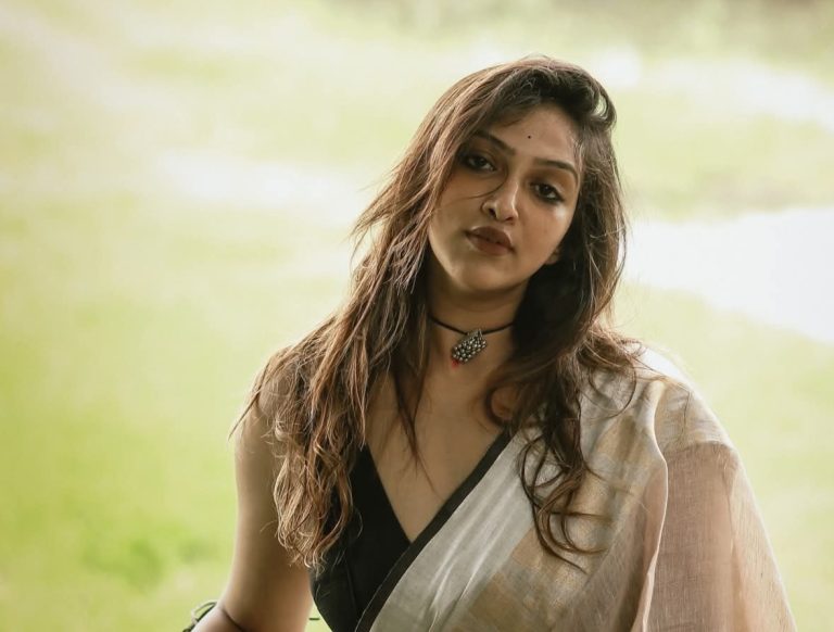 Tanushree Roy Das: শাড়ি বেচতে বেচতেই বিগ বসের ঘরে! ১৬-তে বিয়ে, ১৫ বছরের মেয়ের মা—কে এই তনুশ্রী রায় দাস?