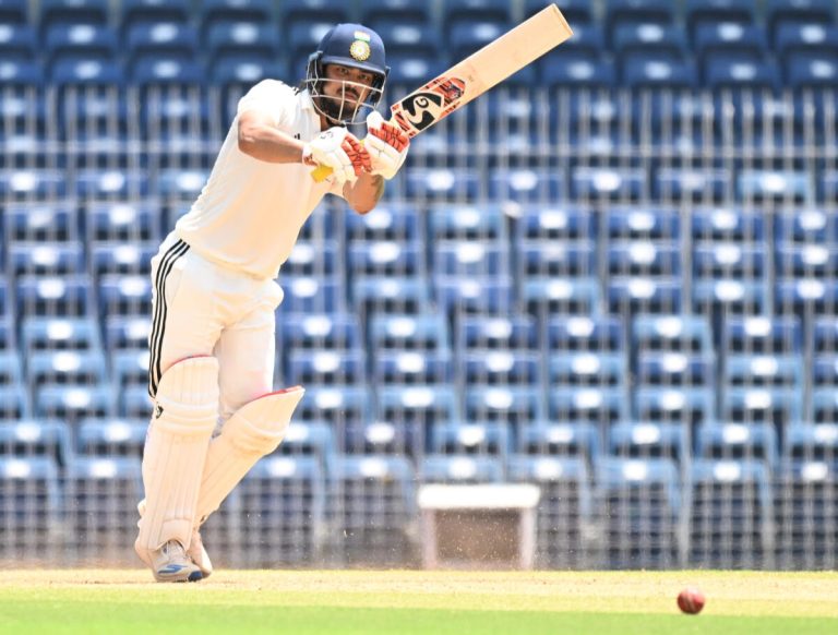 Duleep Trophy: ইশান কিষানের ২৭০! চিপকে ৭০৮ রানের পাহাড়ে পূর্বাঞ্চল