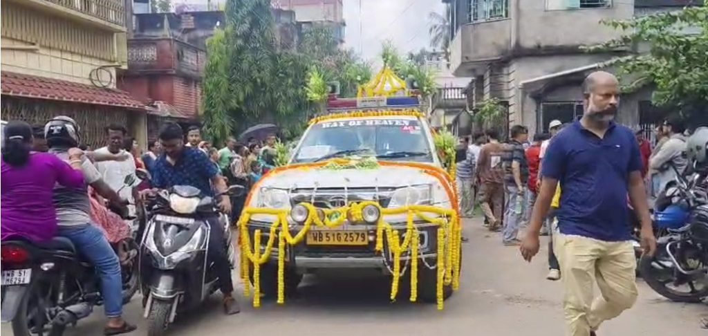 কৃষ্ণনগরের বাড়িতে ফিরল মৃত পর্বতারোহী ধ্রুবজ্যোতির কফিনবন্দি দেহ