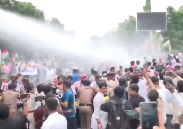 ‘জ্ঞানেশ কুমার হঠাও’— দেশজুড়ে আন্দোলন কংগ্রেসের, হঠাৎ বেসুরো চিরাগ