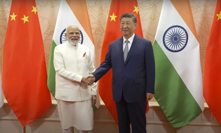 নয়াদিল্লিতে জিনপিং, গলছে ভারত- চিন সম্পর্ক