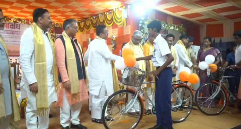 স্কুলপড়ুয়াদের জন্য সারথির সূচনা করলেন মুখ্যমন্ত্রী শুভেন্দু অধিকারী