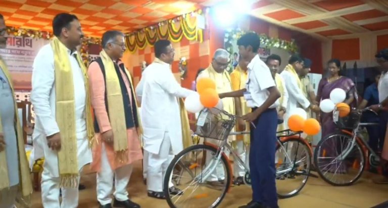 স্কুলপড়ুয়াদের জন্য সারথির সূচনা করলেন মুখ্যমন্ত্রী শুভেন্দু অধিকারী