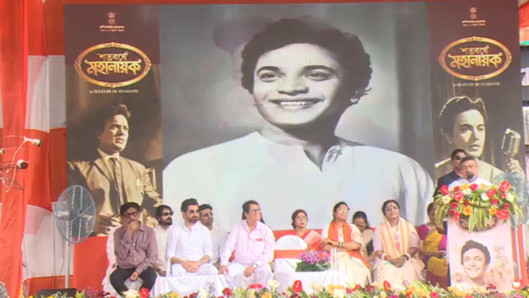 টালিগঞ্জে উত্তমকুমাররের জন্মবার্ষিকীতে শ্রদ্ধাঞ্জলি শুভেন্দু অধিকারীর