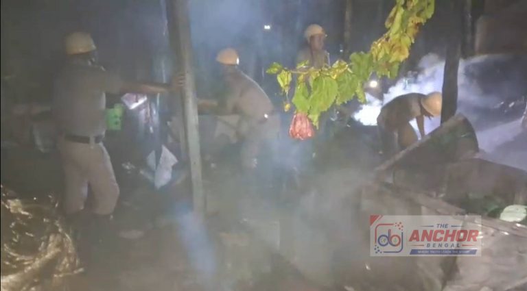ভয়াবহ অগ্নিকাণ্ড জলপাইগুড়িতে, দমকল কেন্দ্রের দাবি রাজগঞ্জে