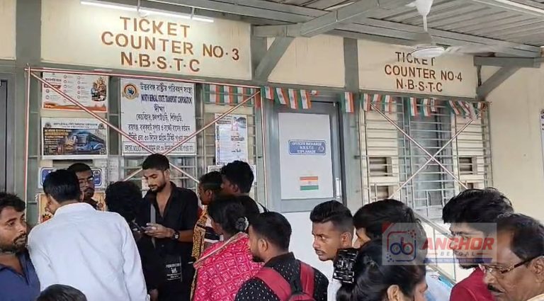 উত্তরবঙ্গগামী ট্রেন বাতিল, ধর্মতলায় বাস ধরতে ভিড়