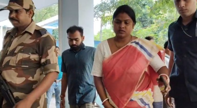 পুলিশের গায়ে হাত দেওয়া ঠিক হয়নি, ভুল স্বীকার রেখা পাত্রের