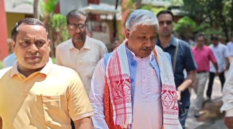 প্রধান শিক্ষককে মার, ৪ ছাত্রকে চিহ্নিত করে টিসি দেওয়ার নির্দেশ শিক্ষামন্ত্রীর