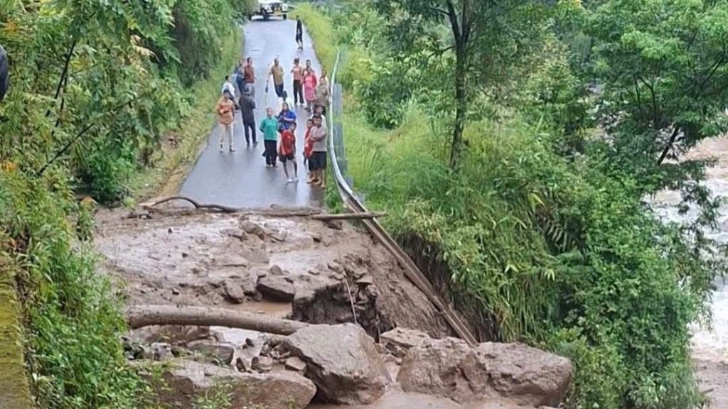 সিকিমে ফের ধস, আতঙ্কে বাসিন্দারা, বন্ধ গুরুত্বপূর্ণ সড়ক