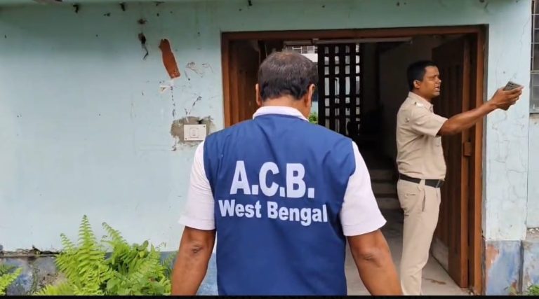 ময়নাতদন্তের রিপোর্ট দিতে ৩ হাজার টাকা ঘুষ!