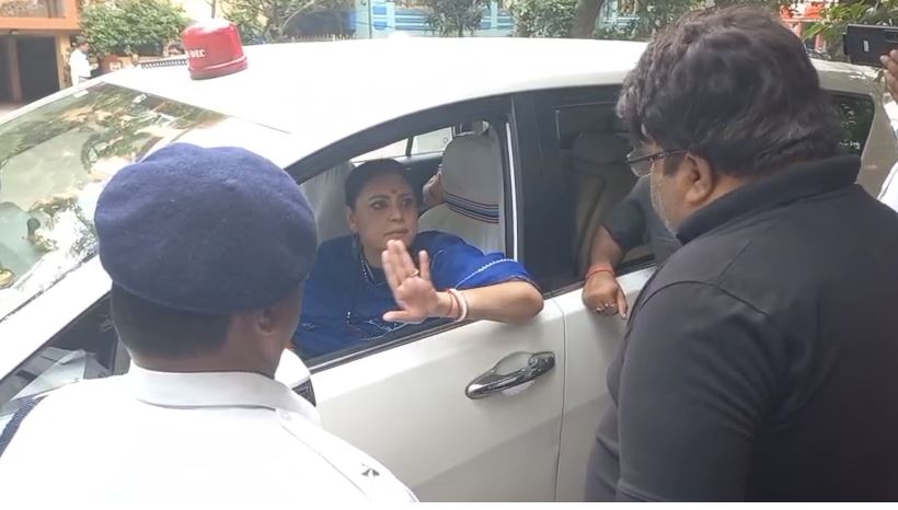 সল্টলেকে ফুটপাত দখল দেখে অগ্নিশর্মা অগ্নিমিত্রা, অবিলম্বে খালি করার নির্দেশ