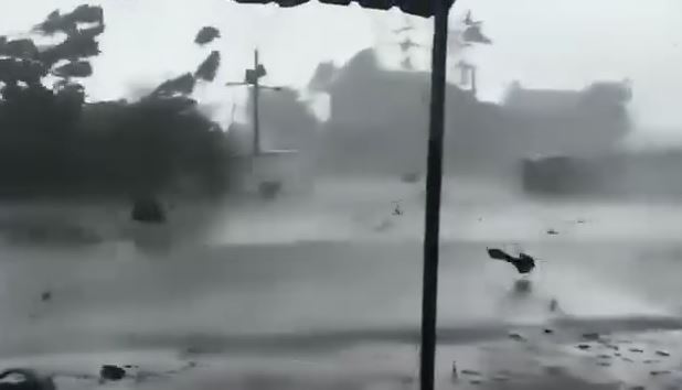 দাপাচ্ছে ‘অর্ণব’, বঙ্গে চলছে নাগাড়ে বৃষ্টি, ঝড়ো হাওয়া