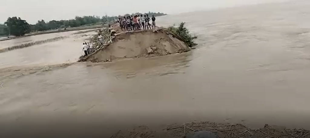 এবারও ভাসছে ভূতনি