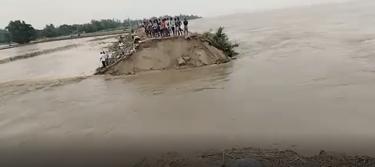 এবারও ভাসছে ভূতনি