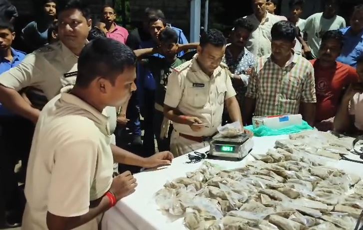 গাজোলে লরি থেকে উদ্ধার ৫ কেজি ব্রাউন সুগার, ধৃত ৩