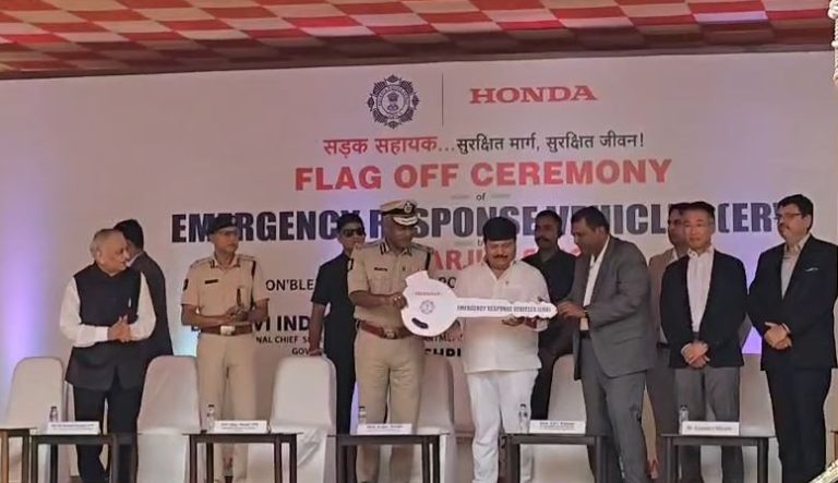 লালবাজারে কলকাতা পুলিশের নতুন ৫০ টি মোটরবাইক