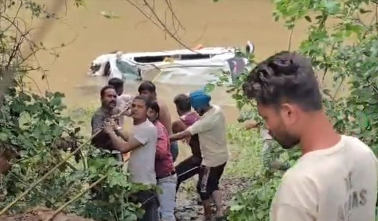 মধ্যপ্রদেশে নালায় গাড়ি পড়ে মৃত ৮ পুণ্যার্থী