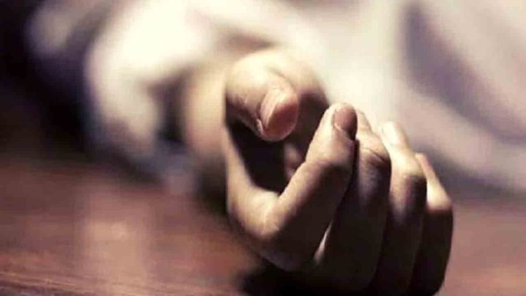 রাস্তায় দেহ রেখে অবরোধ সাঁইথিয়ায়