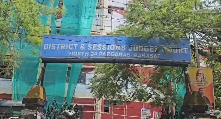 দেবরাজ চক্রবর্তী ও অদিতি মুন্সীর বিরুদ্ধে চার্জশিট জমা, তদন্ত জারি রাখতে আদালতের আর্জি