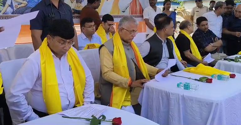 বাগডোগরায় ‘সেবা মেরা যোগদান’ কর্মসূচিতে মন্ত্রী দিলীপ ঘোষ