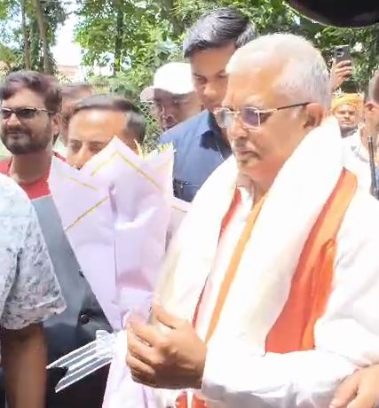 পুজোর আগে পেঁয়াজ-চিনির দামে লাগাম টানার কথা জানালেন দিলীপ ঘোষ