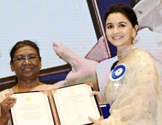 জাতীয় চলচ্চিত্র পুরস্কারের আসর গুজরাতে, শুরু বিতর্ক