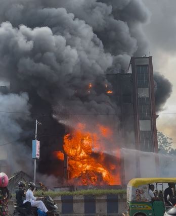 পানিহাটির সিইএসসি অফিসে ভয়াবহ আগুন