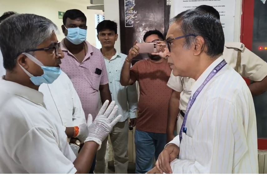 বাথরুমের অবস্থা শোচনীয়, সাফাই অভিযান স্থগিত করল বিজেপি