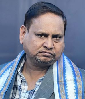 বিপাকে হুমায়ুন কবীর, বাড়িতে হাজির পুলিশ