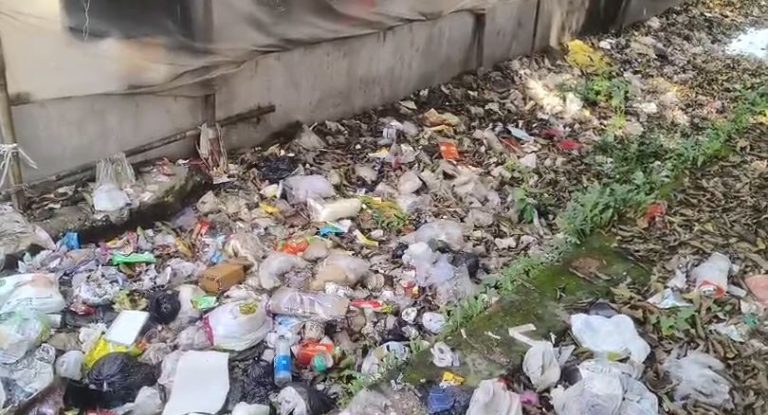 দীর্ঘদিন বেহাল নিকাশিনালা, দুর্ভোগে বাসিন্দারা