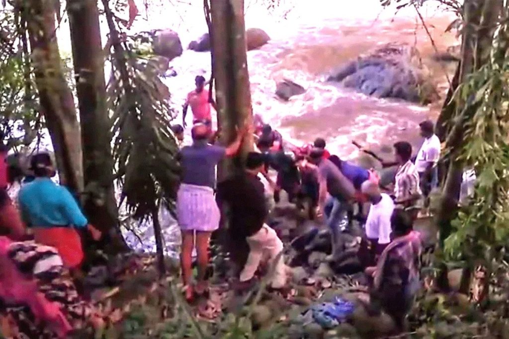 কেরালায় হড়পা বান, ভূমিধসে মৃত অন্তত ৫