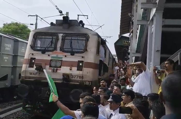 এবার থেকে ব্যারাকপুর স্টেশনে থামবে মা তারা এক্সপ্রেস