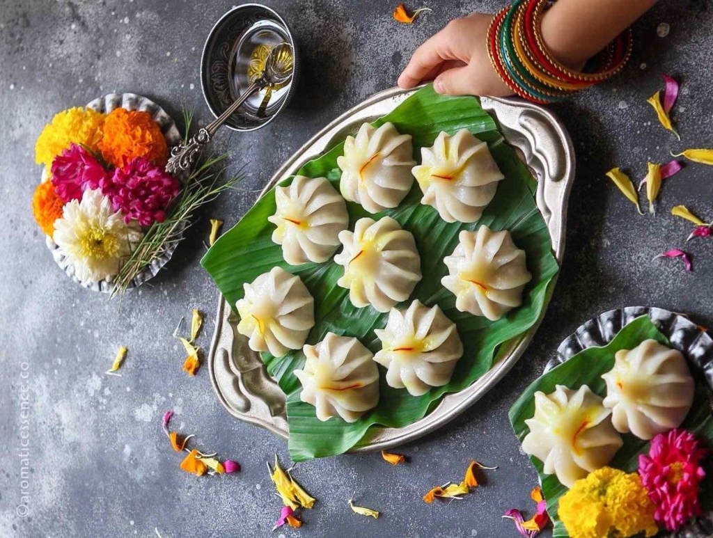 সিদ্ধদাতার প্রিয় মোদক বানিয়ে ফেলুন বাড়িতেই