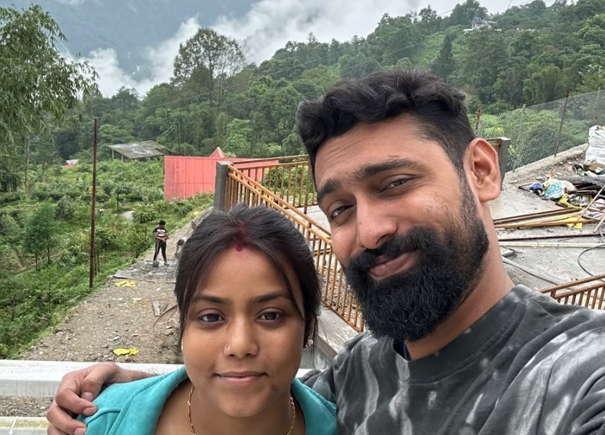 সিটংয়ের হোমস্টেতে অগ্নিদগ্ধ তরুণী, ঘনাচ্ছে রহস্য