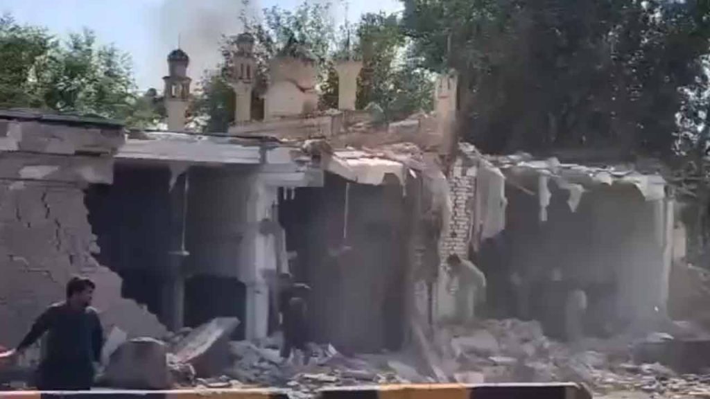 পাকিস্তানে মসজিদে ভয়াবহ বিস্ফোরণ, হত কমপক্ষে ১৫