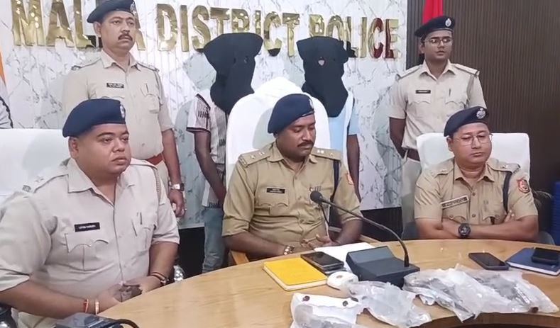 কালিয়াচকে উদ্ধার পাইপগান, বিহার থেকে কিনে বাংলাদেশে পাচারের ছক! ধৃত ২