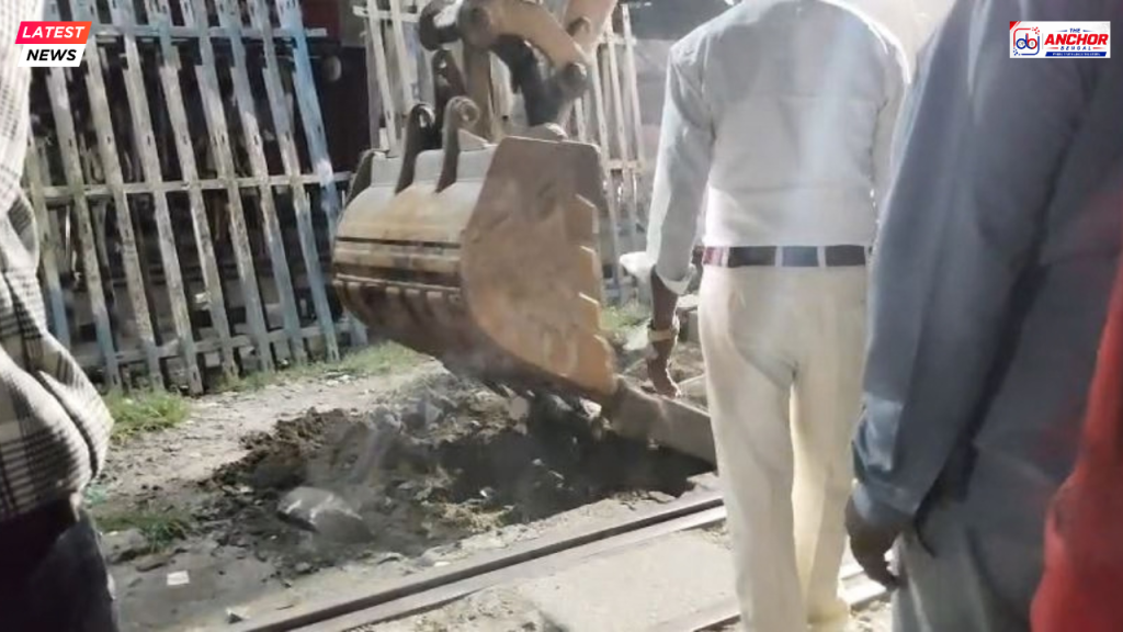 ফুলেশ্বরীতে ডবল লাইনের কাজ, বন্ধ পুরনো রেলগেট