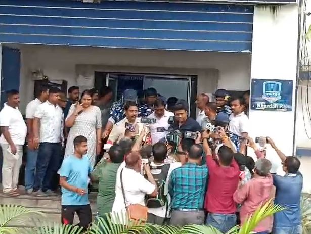 আদালতের পথে ডিম, ইট ছোড়া হল সোমনাথকে