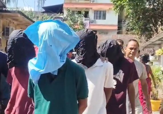 প্রধান শিক্ষককে নিগ্রহের অভিযোগে আটক ৪ ছাত্র