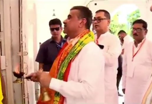 মদনমোহন মন্দিরে পুজো দিয়ে প্রশাসনিক বৈঠকে মুখ্যমন্ত্রী