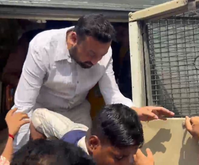 প্রিজন ভ্যানে করে সুমিত রায়কে নিয়ে কালীঘাটে হাজির সিআইডি