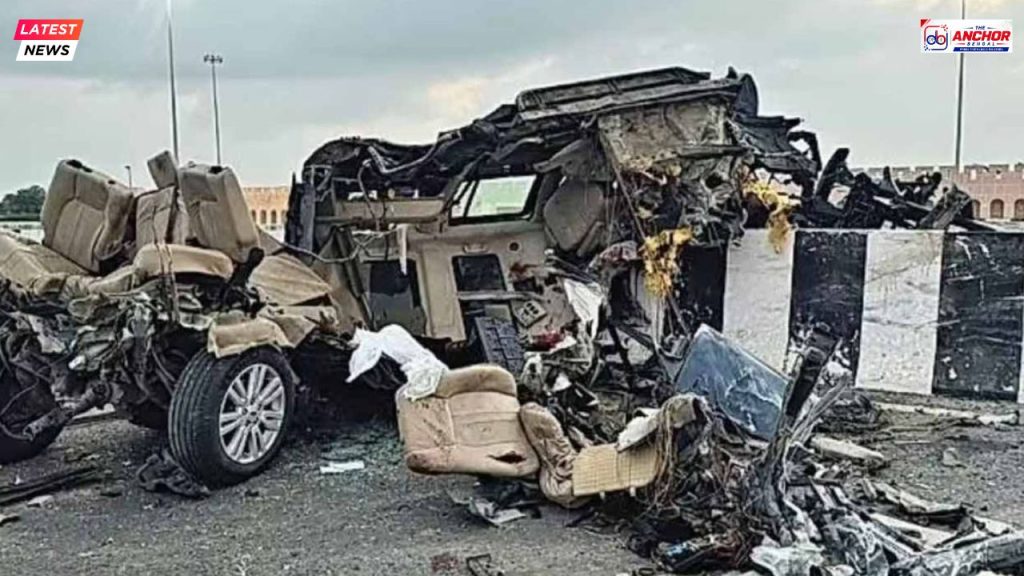 ষাঁড়ের ধাক্কায় দু’টুকরো SUV, মৃত ২